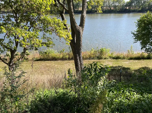 25131 Front St, Sterling, IL 61081