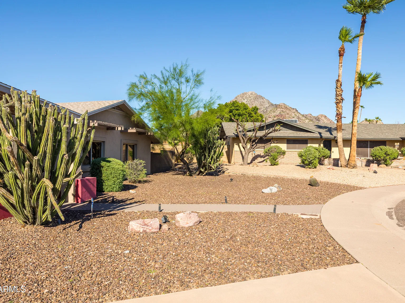 3 bed, 2.0 bath, 2351 sqft, $3,400 — Photo 2