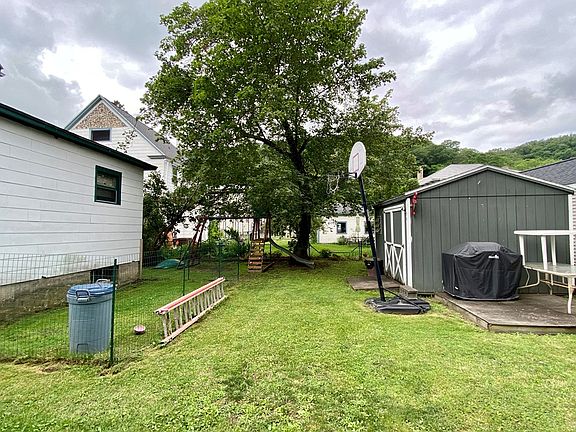 3rd image of 106 12th St #12