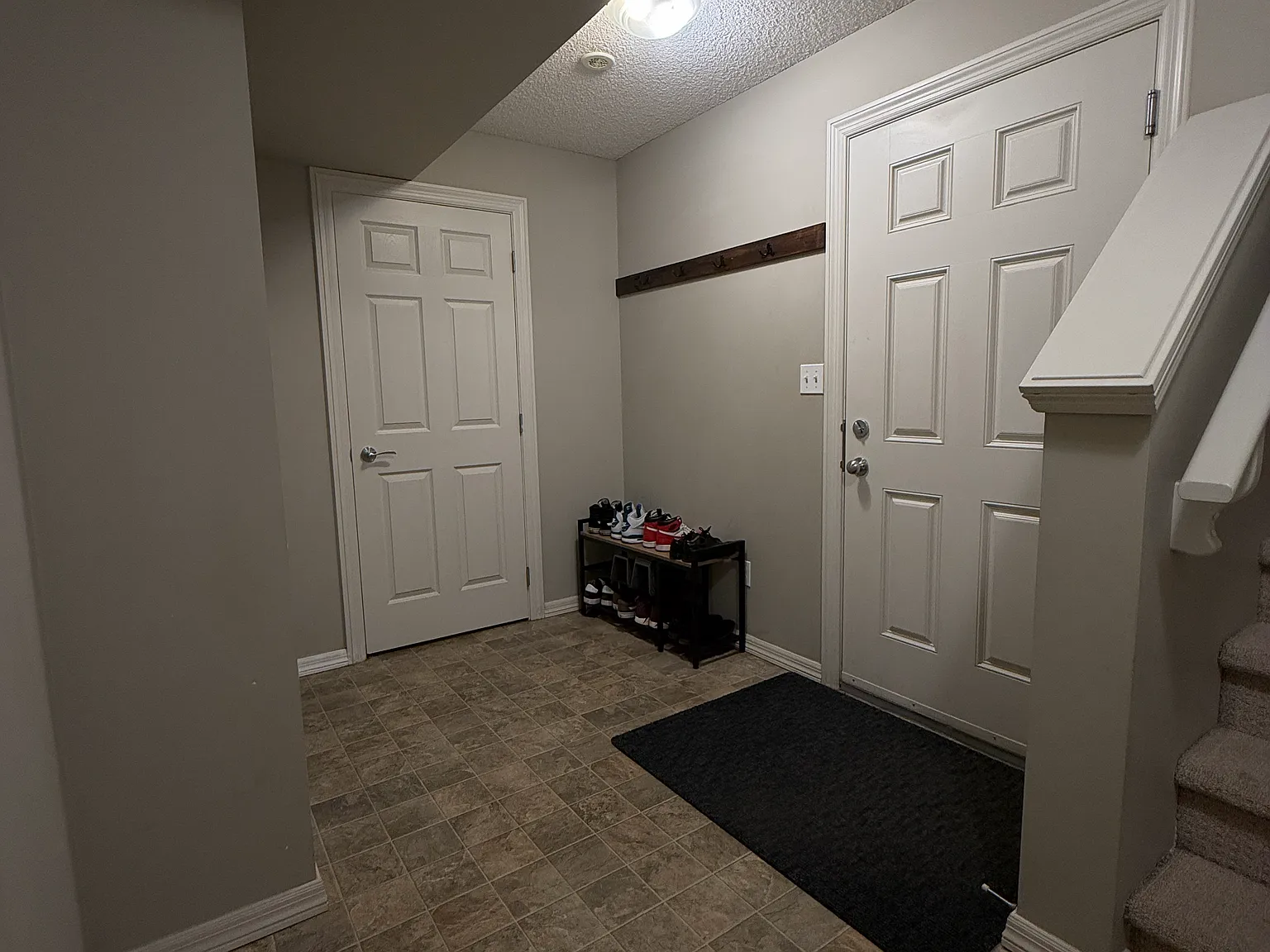 3 bed, 2.5 bath, 1300 sqft, $2,300 — Photo 2