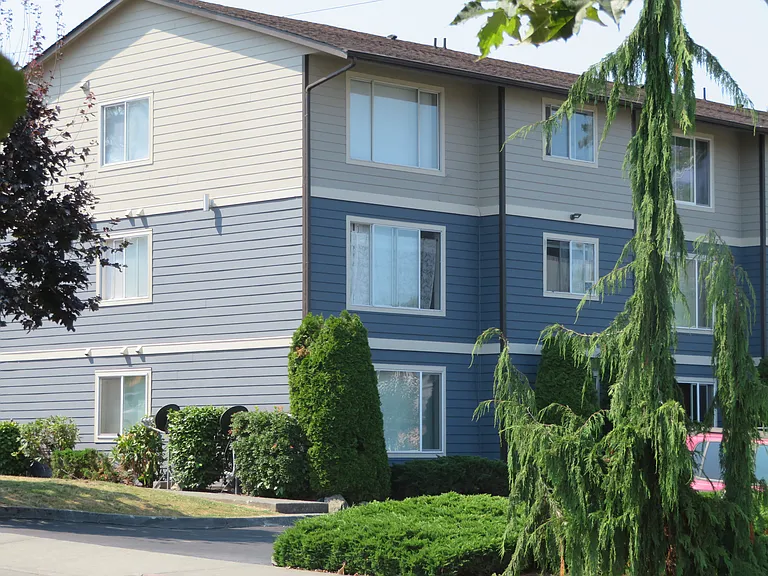 Riverdale Apartments — Photo 13