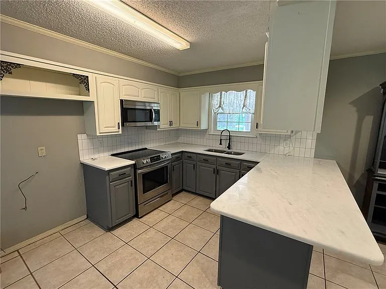 5559 Orchard St — Photo 2