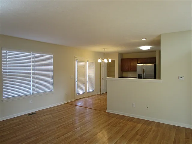 5964 Keensburg Dr — Photo 8