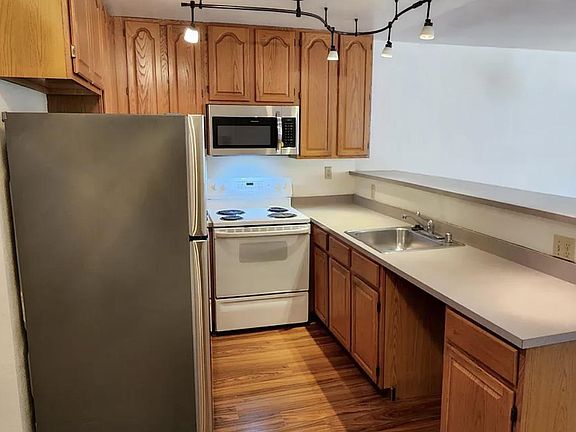 5th image of 3570 Sacramento St APT 205