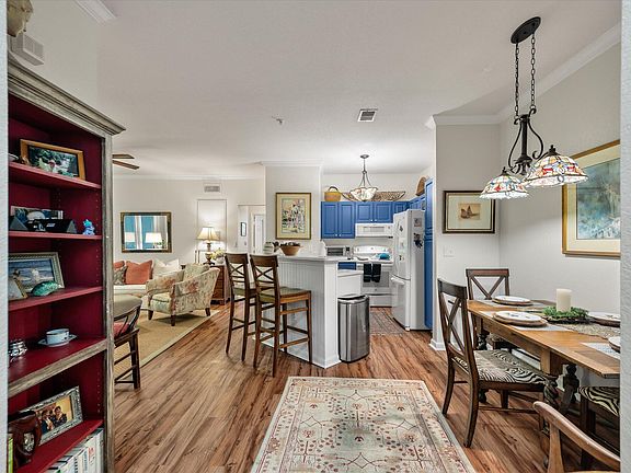 4th image of 60 Fenwick Hall Aly APT 912