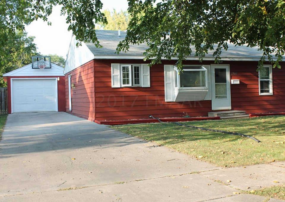 1st image of 206 4th Ave W