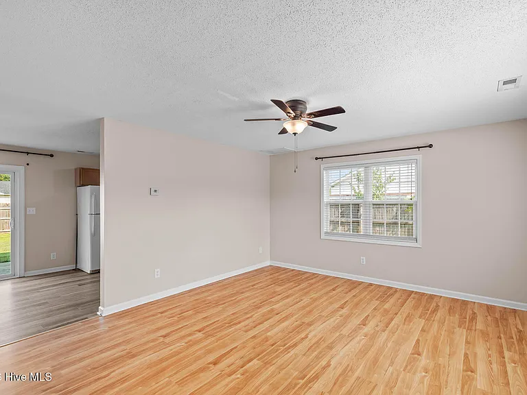 303 Mann St — Photo 8