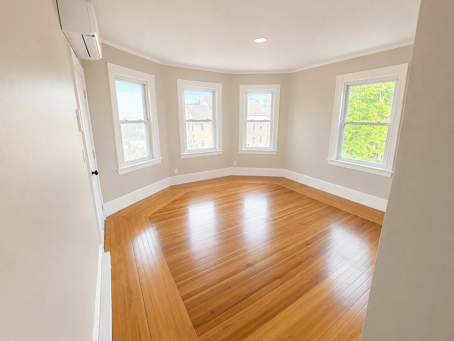 3 bed, 1300 sqft, $2,600 — Photo 4