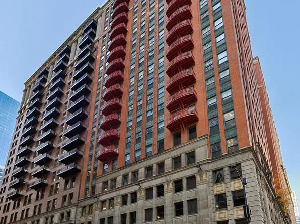 208 W Washington St APT 2106, Chicago, IL 60606