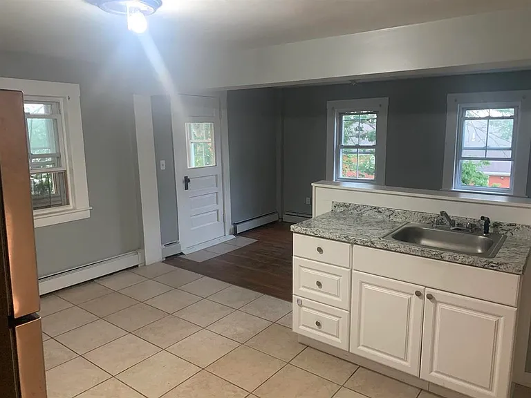 12 Broad St — Photo 10