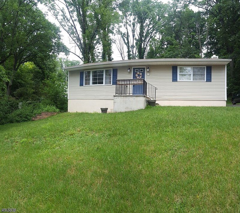 1st image of 1 Black Oak Dr