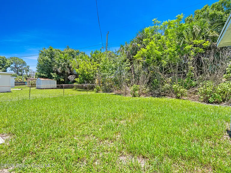 311 W University Blvd — Photo 17