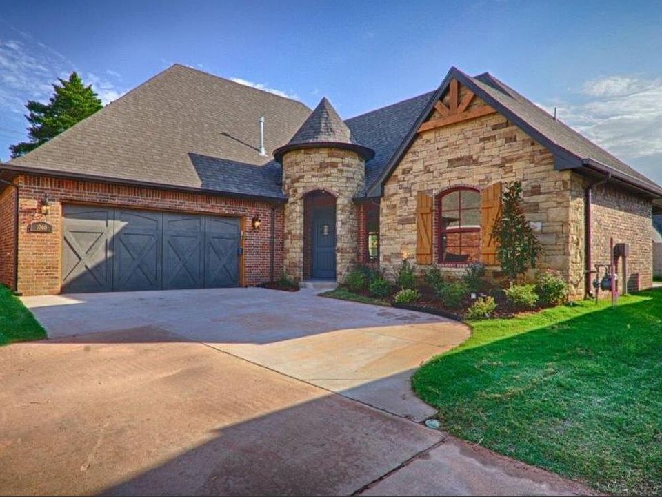 1065 Villas Creek - Exterior