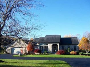1 Bridge Water Ct, Pittsford, NY 14534