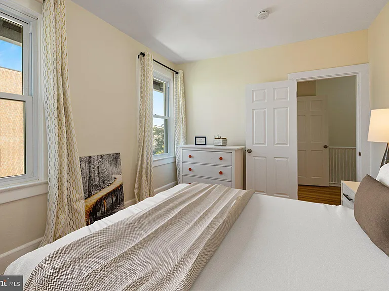 325 V St NE #1 — Photo 9