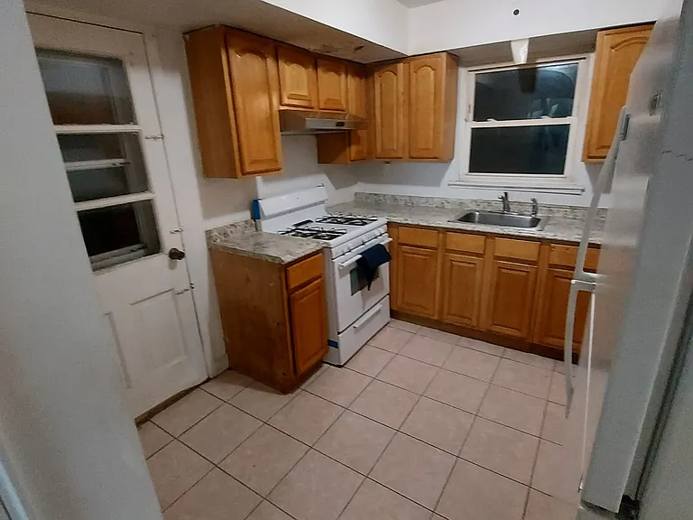 462 Liberty Ave — Photo 4