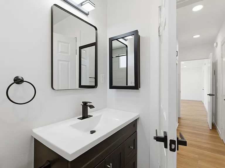 7305 Variel Avenue — Photo 22