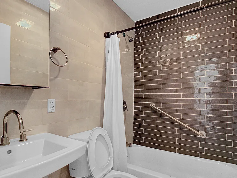 952 Madison St #2 — Photo 7