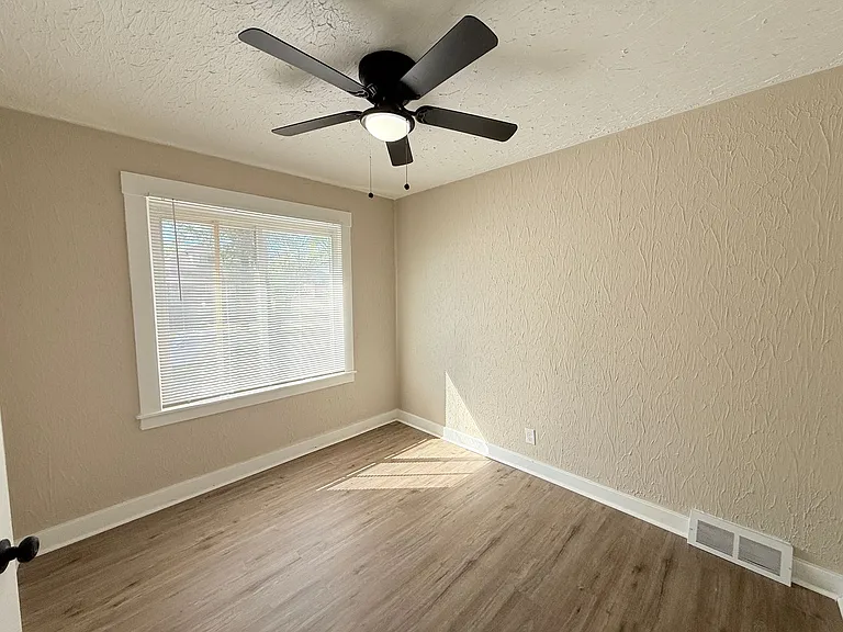 9376 Otsego St — Photo 10