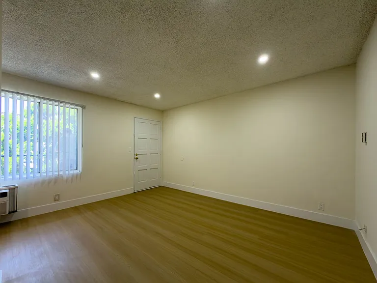 6553 Newlin Ave — Photo 2