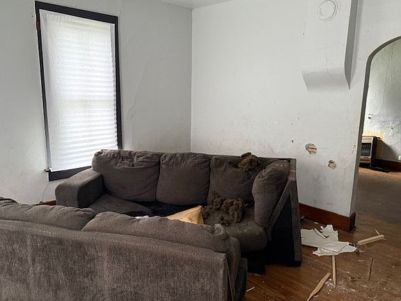 5th image of 905 N Griffin St