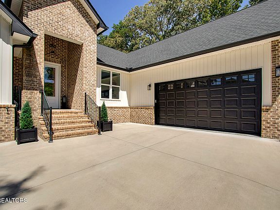 5th image of 125 Daleyuhski Way