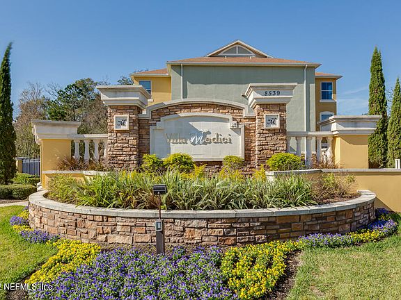 2nd image of 8539 GATE Parkway #9428