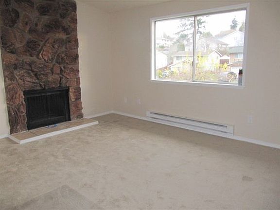 Living room w fireplace