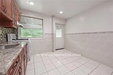 Rented by R New York