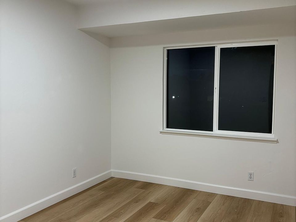 2nd image of 4204 Saturn Way