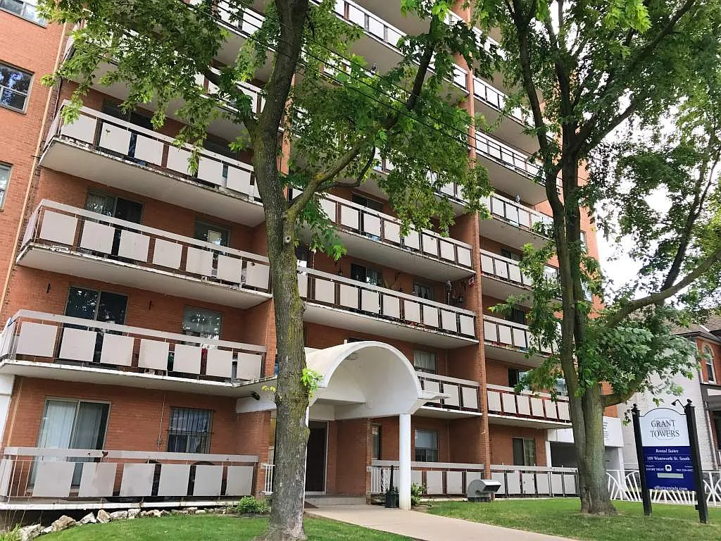 Grant Towers — Photo 1