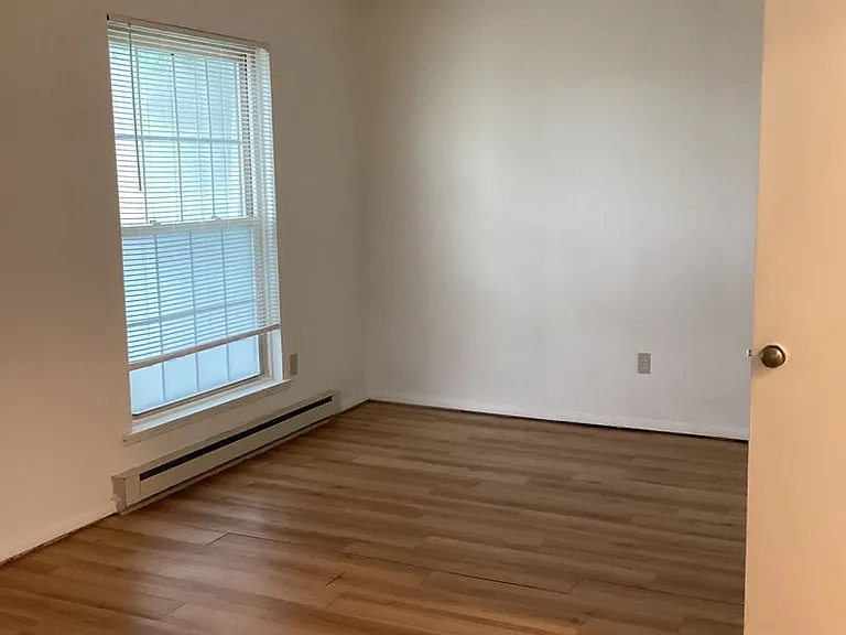 University Park Apartments near Cornell University — Photo 248