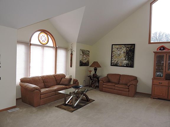 3rd image of 407 Navajo Dr