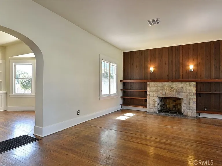 470 W Center St — Photo 2