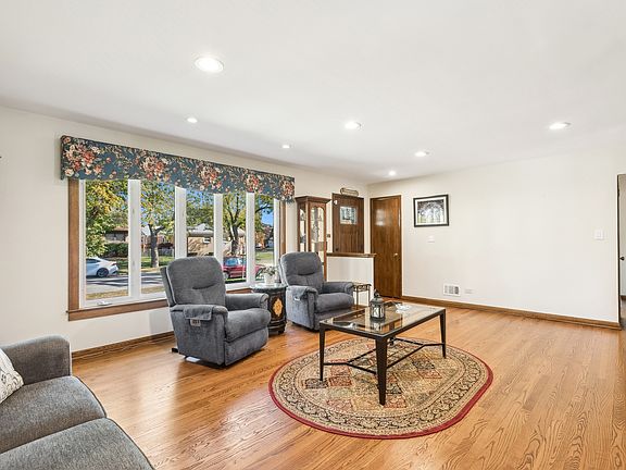 4th image of 9310 Olcott Ave