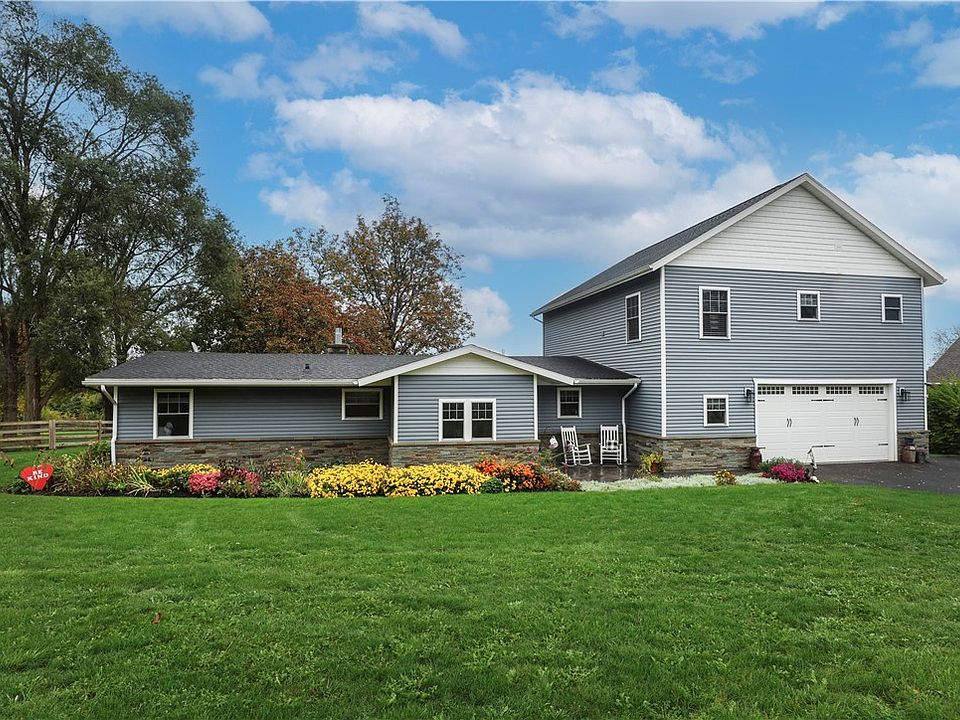 1st image of 22 Lakeview Dr