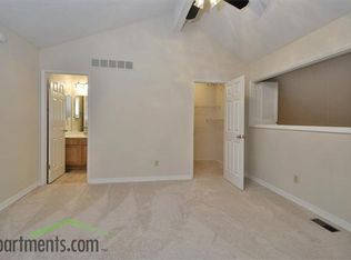 1212 Knollhaven Dr, Ballwin, MO 63021