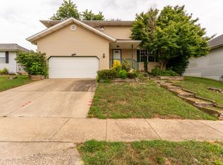 5562 S Burrows Ave, Springfield, MO 65810