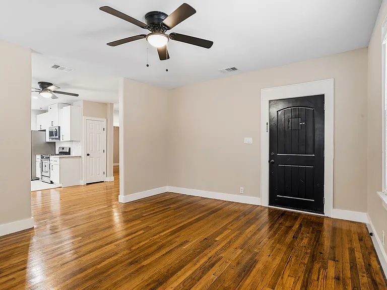 2319 Dell St — Photo 5