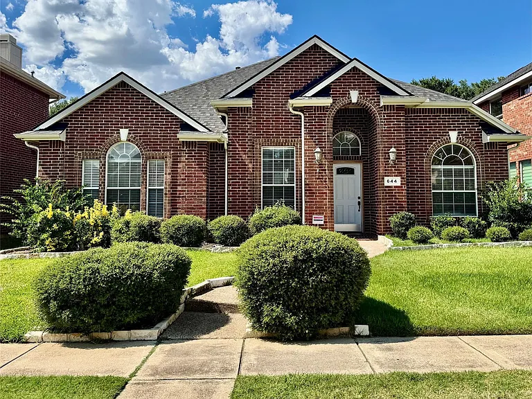644 Forest Hill Dr — Photo 1