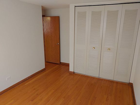 5th image of 6870 N Northwest Hwy