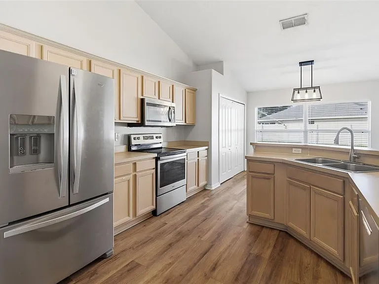 896 Princeton Dr — Photo 12