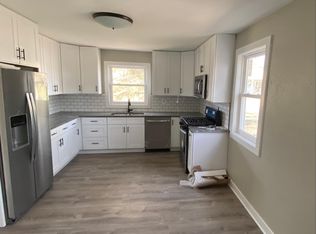 195 Dole Ave, Crystal Lake, IL 60014
