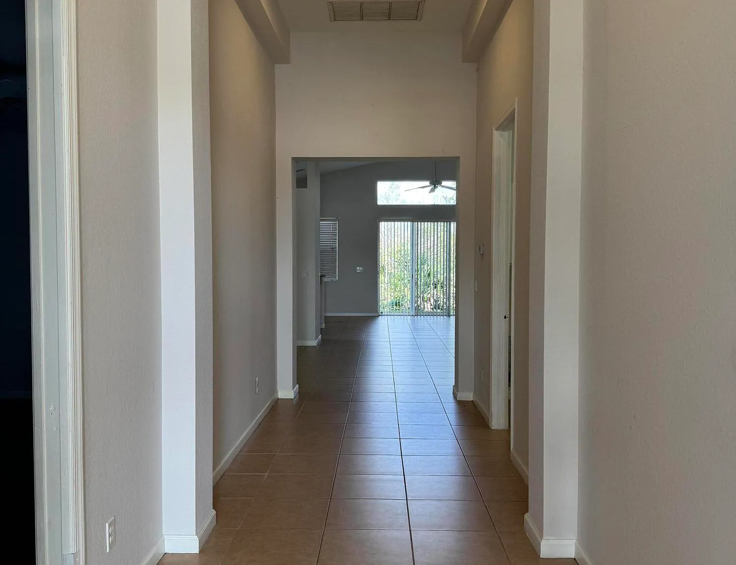 3 bed, 2.0 bath, 2182 sqft, $2,300 — Photo 2