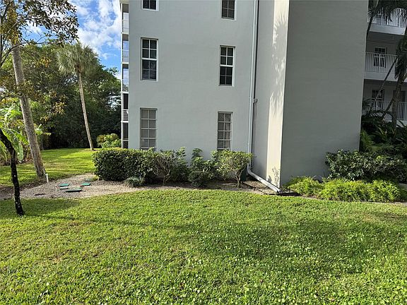 3rd image of 4020 W Palm Aire Drive #112