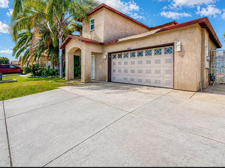 4426 Valpariso Way — Photo 2