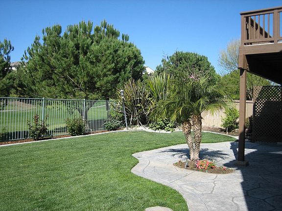 backyard connected to comm golf course