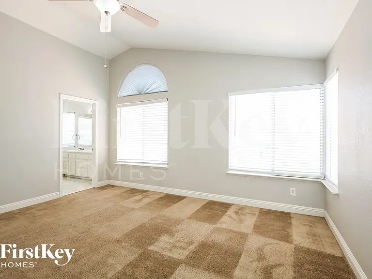 8041 Hilliard Ave — Photo 8