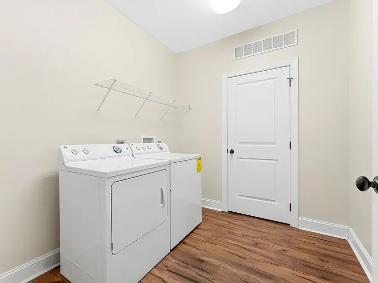 107 Trescott Ln — Photo 8