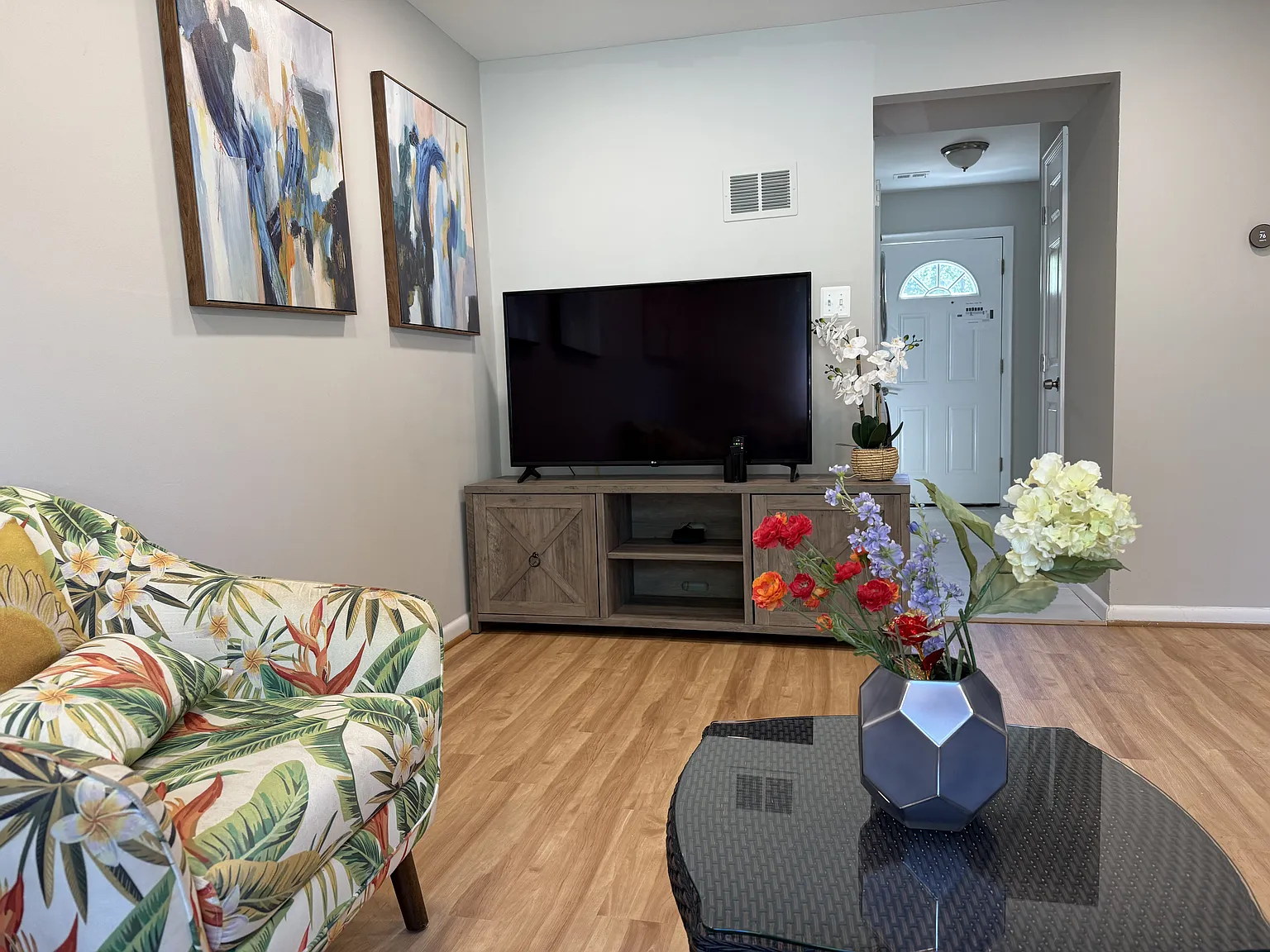 226 Stevenson Sq — Photo 4